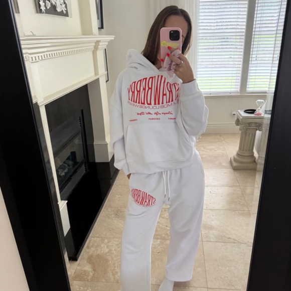 Strawberry Milk Mob Tops - Strawberry Milk Mob - White Sweat Set